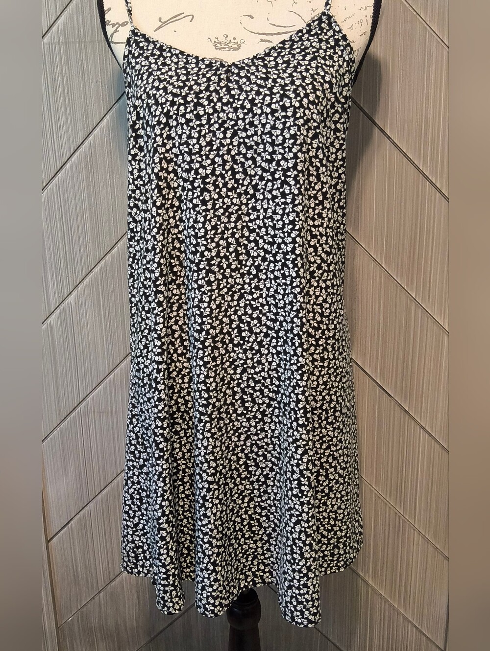 WallFlower Black White Floral Strappy Back Swing Dress Size L Boho Summer